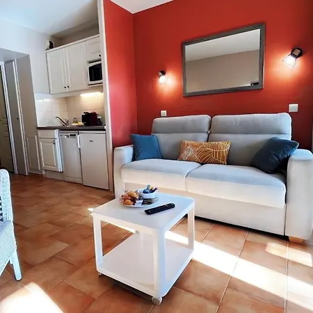 En Rez-de-chaussee - Terrasse & Piscine Chauffee Apartment *