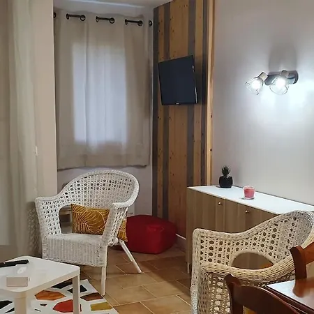 En Rez-de-chaussee - Terrasse & Piscine Chauffee *