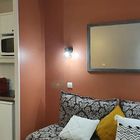 Апартаменты En Rez-de-chaussee - Terrasse & Piscine Chauffee *