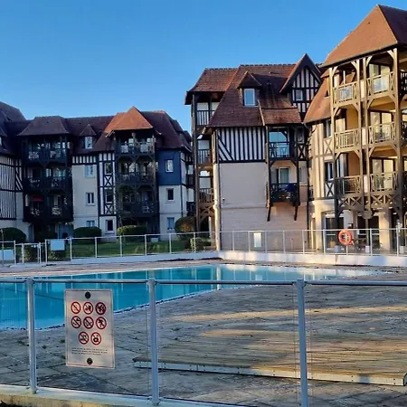 En Rez-de-chaussee - Terrasse & Piscine Chauffee Apartamento