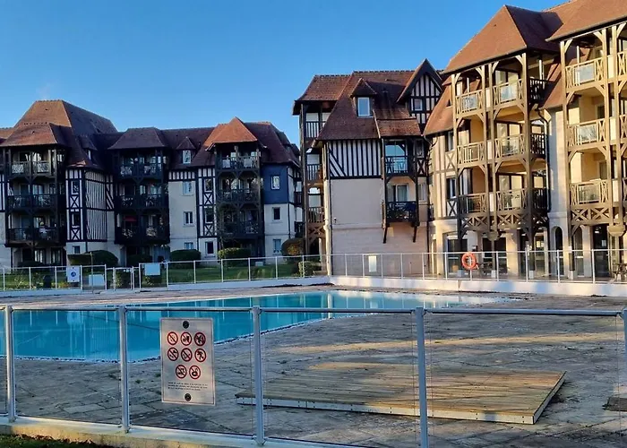 En Rez-de-chaussee - Terrasse & Piscine Chauffee 아파트